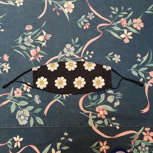 Baggu Adult Black Daisy Ear Loop Face Mask